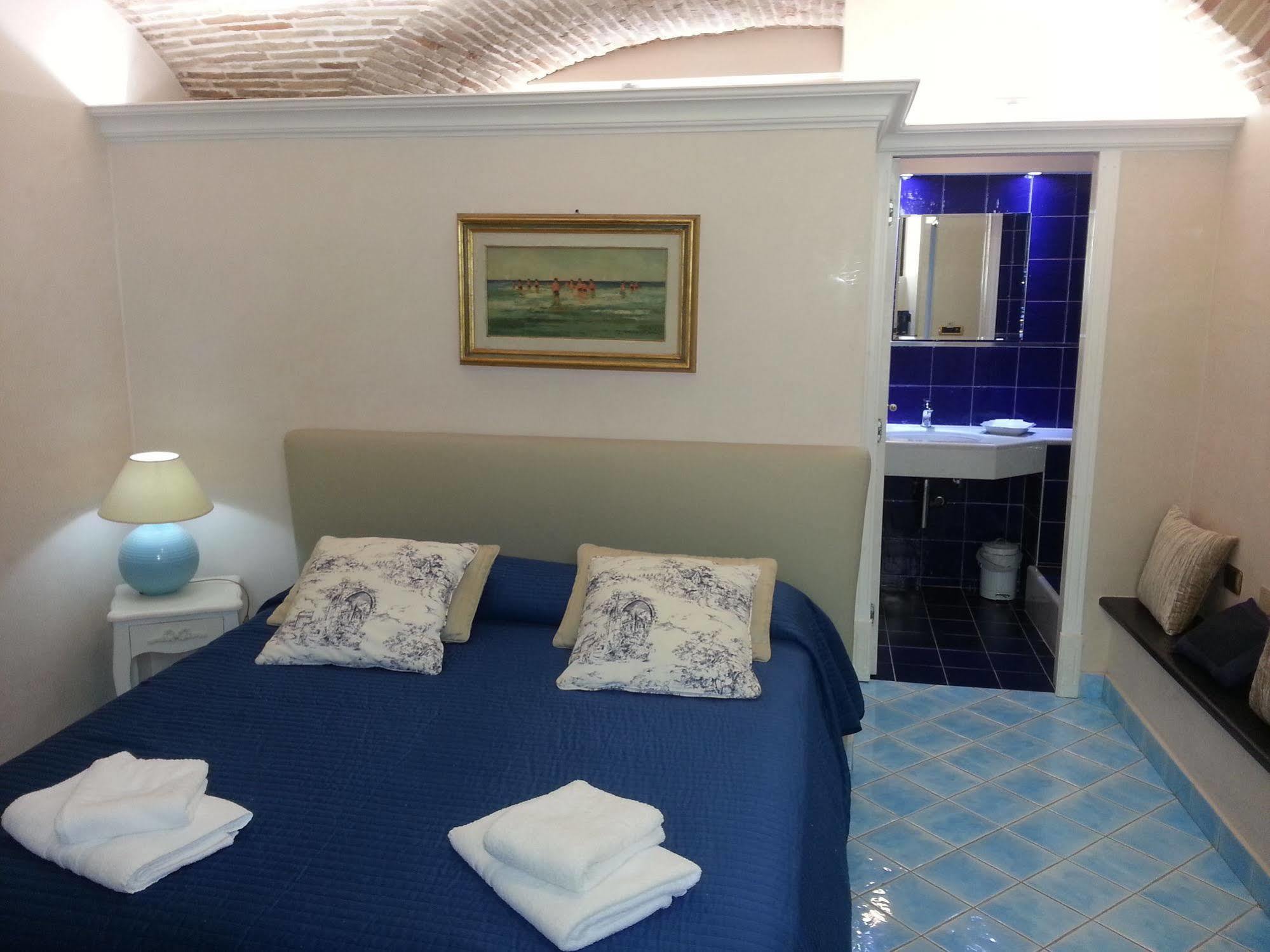 B&B Vescovo Pitirro Termoli Bagian luar foto